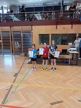 Tri medalje v badmintonu in eno 4. mesto (2)